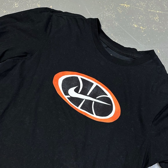Nike Air Basketball Short Sleeve Shirt Black Orange Medium 637586-2DH Sneakers - Picture 3 of 8
